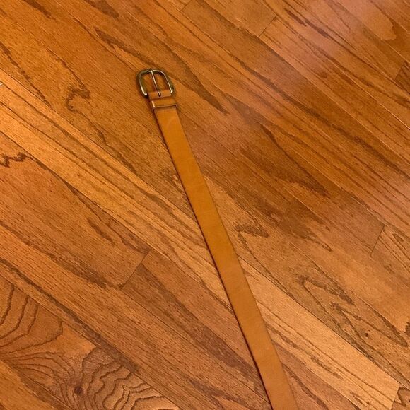 Gap size medium genuine leather belt. The color is tan - Picture 3 of 7